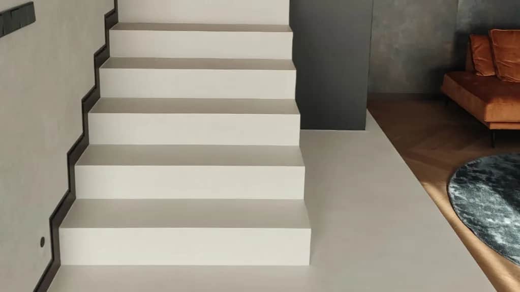 Jak zrobić schody z mikrocementu bez błędów – krok po kroku i porady