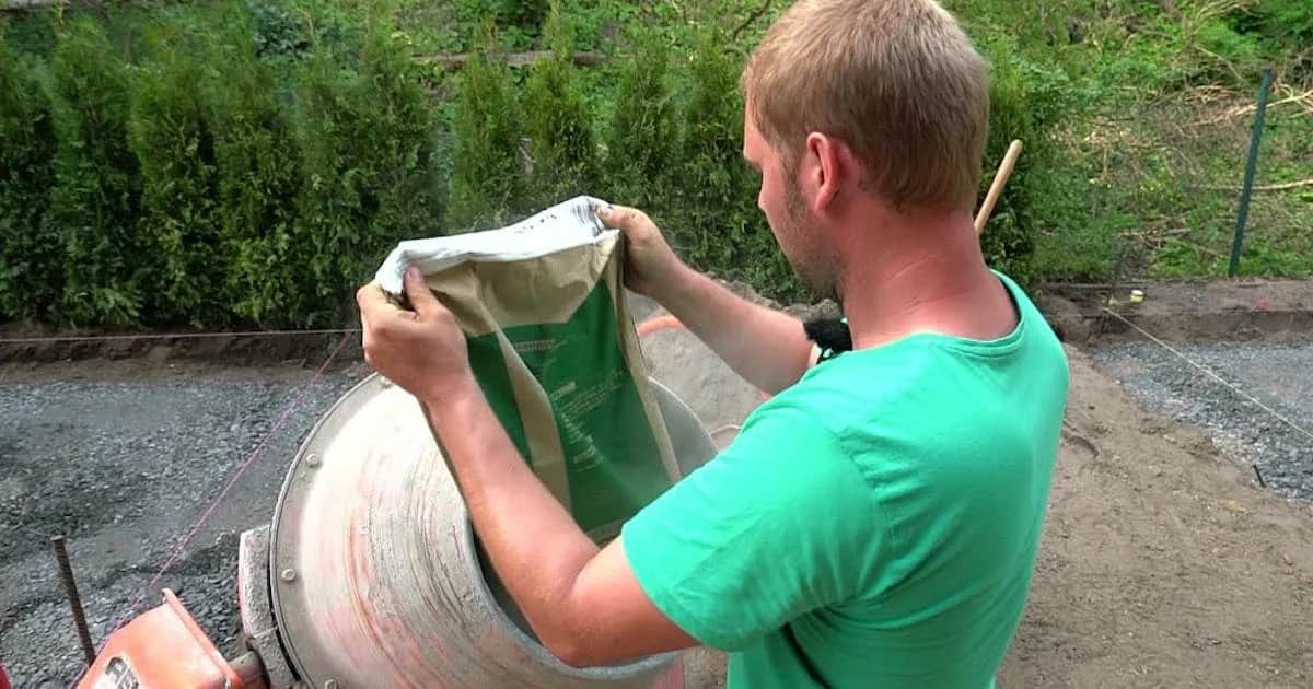 Jak mieszać cement z piaskiem: Proporcje i błędy, których unikać