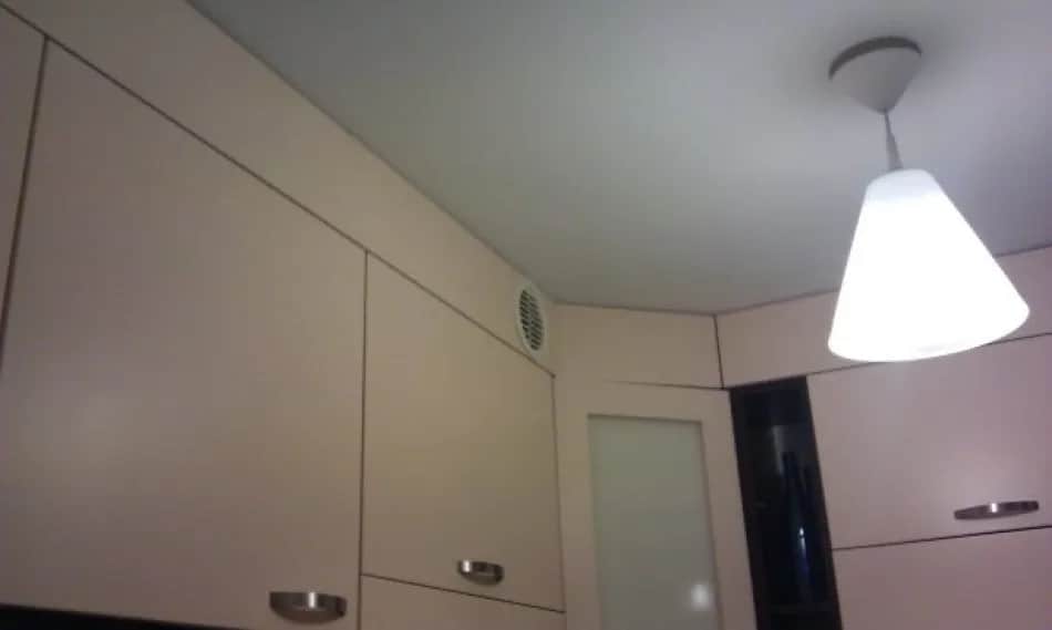 Jak ukryć wentylację w kuchni i poprawić jej estetykę?