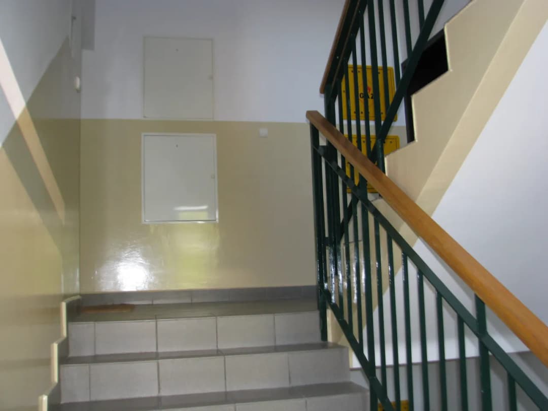 Ile kosztuje remont klatki schodowej w bloku? Sprawdź, co wpływa na ceny
