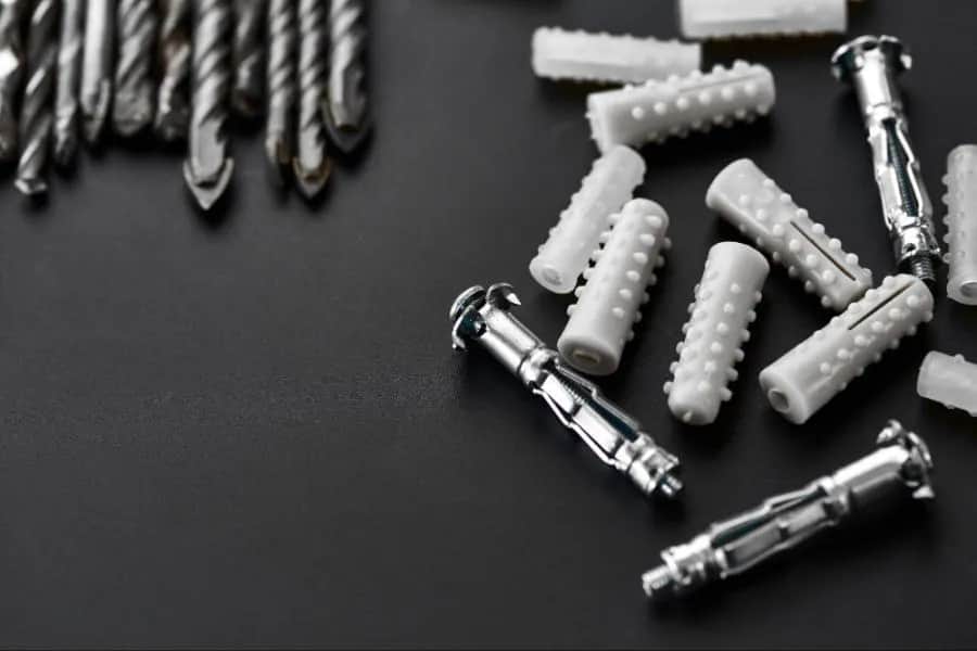 Śruba do kotwy – jak wybrać najlepsze mocowanie do betonu?