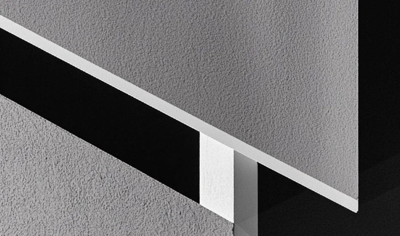 Jak kłaść tynk akrylowy film – uniknij najczęstszych błędów i trików