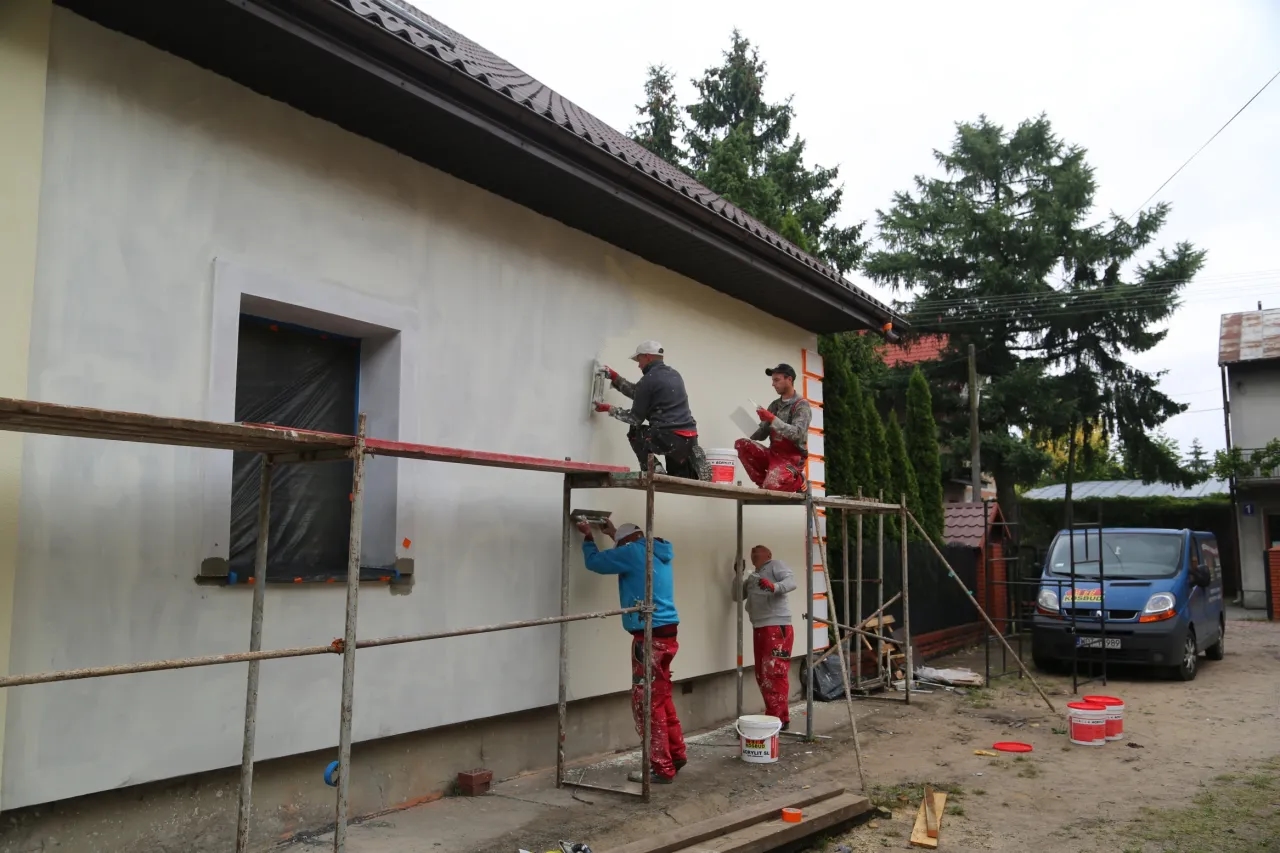 Jak nakładać tynk ozdobny - proste błędy, które musisz unikać