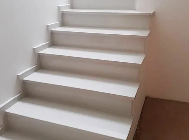 Ile kosztują schody z konglomeratu? Poznaj ukryte koszty i ceny